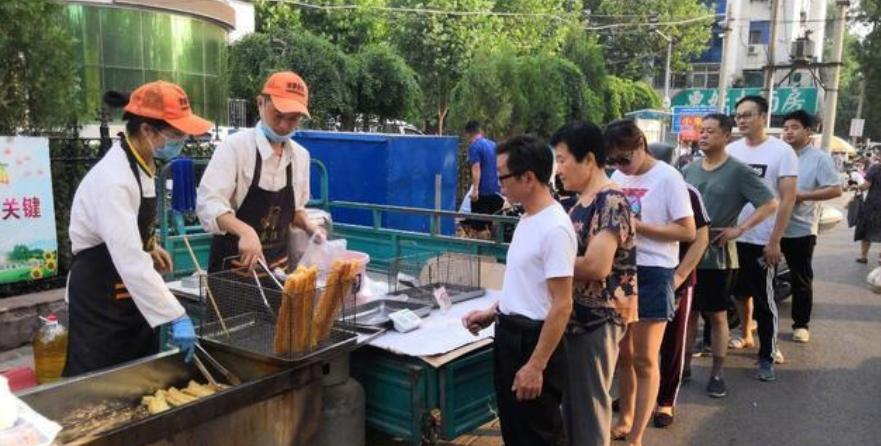 摆摊美食学什么好卖（有谁知道现在哪种小吃生意比较好）