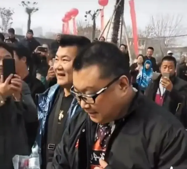 微信怎么那么多直播的 快手怎么那么多土豪