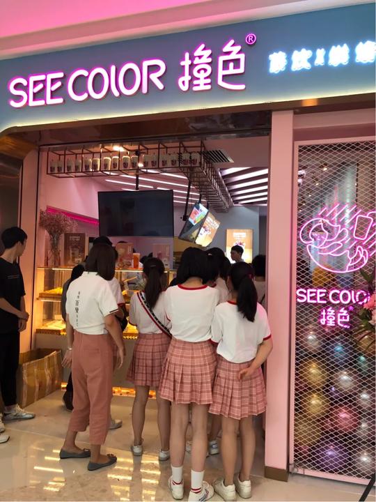 成都又现一“网红”美食店，年轻老板创业“撞色”美食！