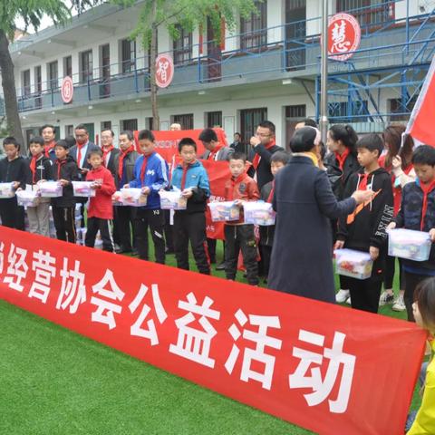 西安爱心卡坐公交要扫码吗？