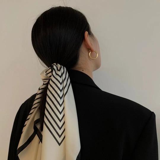 少说刻薄话多吃巧克力，冷门气质女孩头像