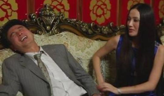 我做生意亏损30万，老婆还去买衣服，听了售货员一句话，我哭了