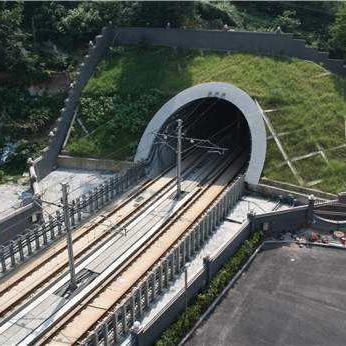 重庆西站离哪个学校近些