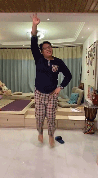 中年猛男跳起女团舞来，就没妹子什么事儿了