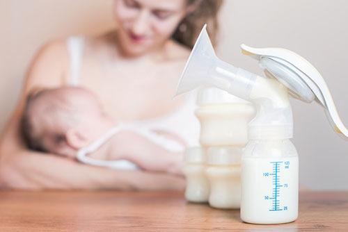 职场妈咪如何给宝宝进行正确的母乳喂养