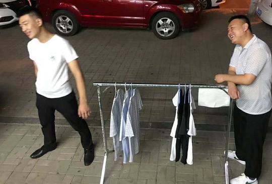 90后小伙辞职回农村摆地摊，真的能赚钱吗？不妨听听他的亲身经历