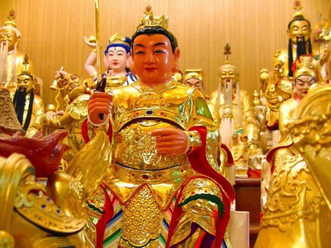 流年冲日柱莫心慌，三招化煞保安康