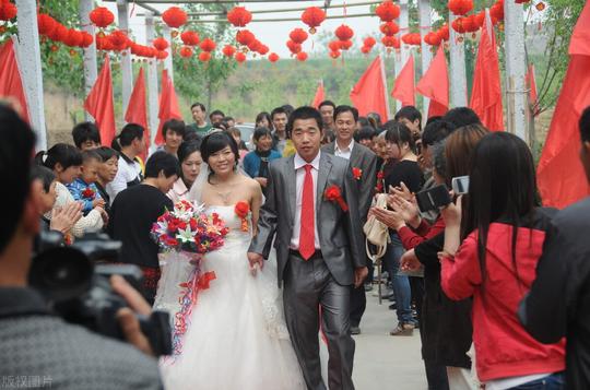 创业百讲001——婚庆行业真暴利，一年纯赚四十万
