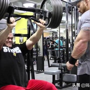 在家怎么练习足球腿部力量