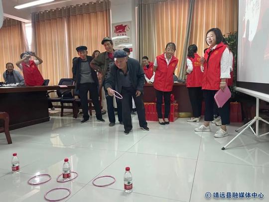 靖远县妇联开展“情暖中秋巾帼有爱”关爱留守献真情活动