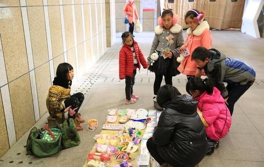 宝妈欠信用卡6万元，带3岁女儿创业，孩子情商太高，网友：佩服