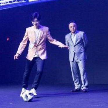 致敬足球运动员的mv的长尾关键词有什么