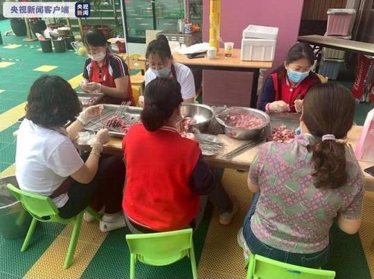 幼儿园卖烧烤自救生意火爆：营业三天后已停止正准备开学