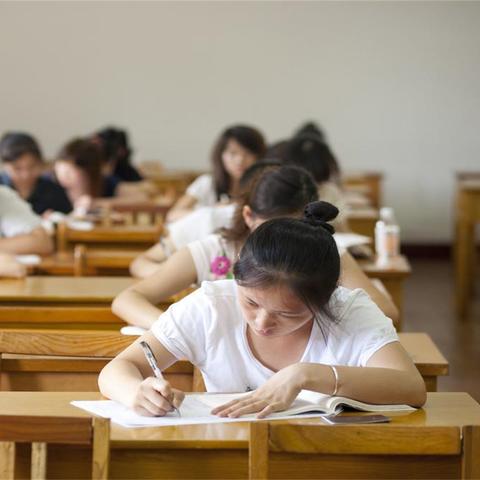 河南的二本大学的学费的相关长尾关键词有哪些