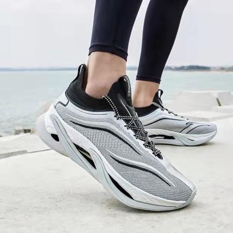 安踏跑鞋好吗？