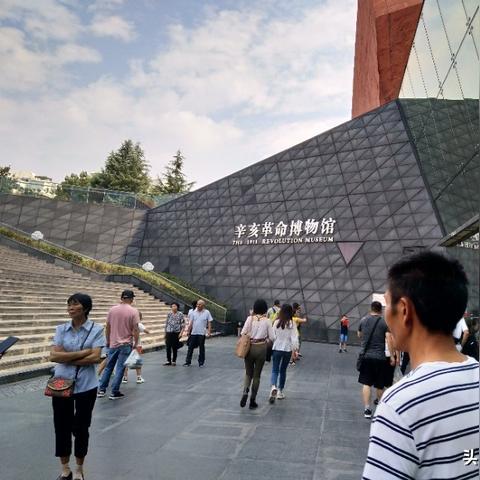 武汉辛亥革命纪念馆开放时间？