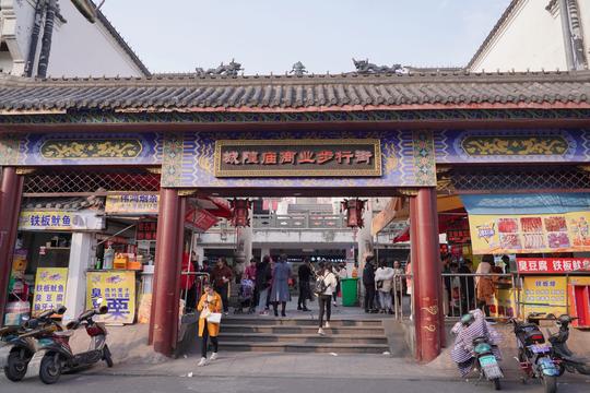宁波曾经最热闹商业街，热闹程度堪比上海城隍庙，如今却这么冷清