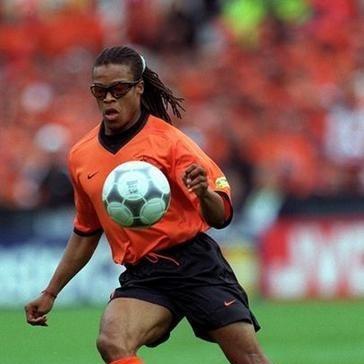 怎么踢足球进俱乐部