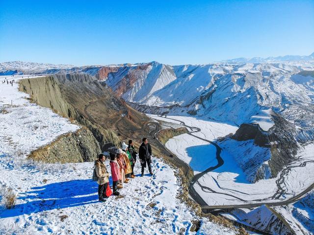 新疆十大旅游景点之最:探寻壮美风光与文化底蕴