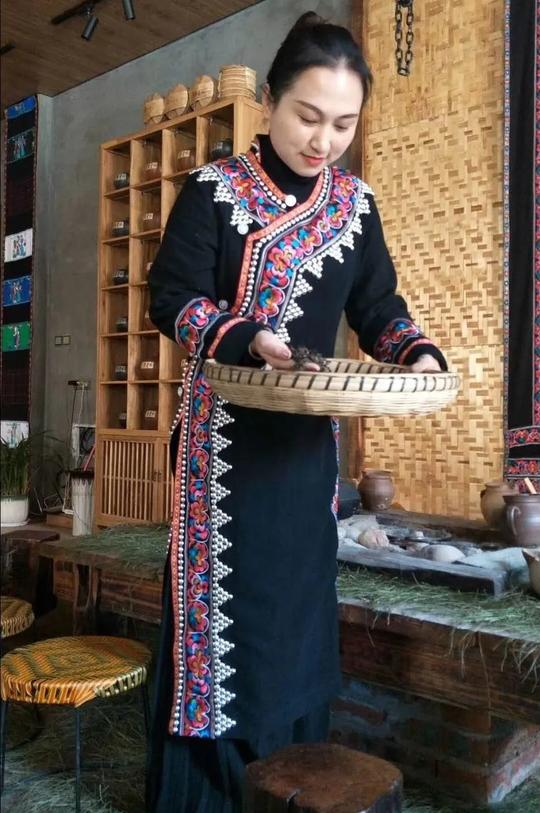 「创业故事」从事服装设计27年，她实现了自己服装的“弄潮儿”