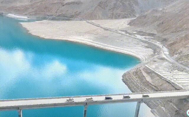新疆旅游景点排行：不容错过的绝美之地
