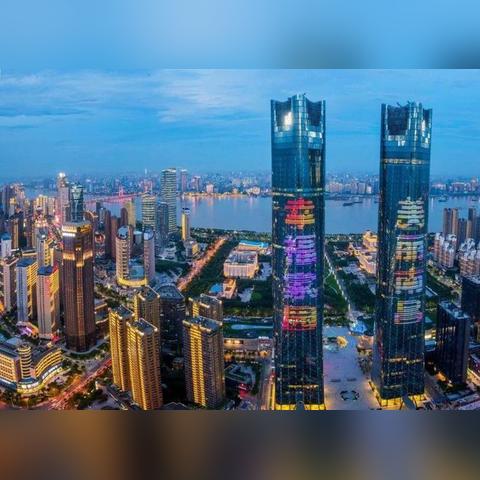 长沙市和武汉哪个繁华些