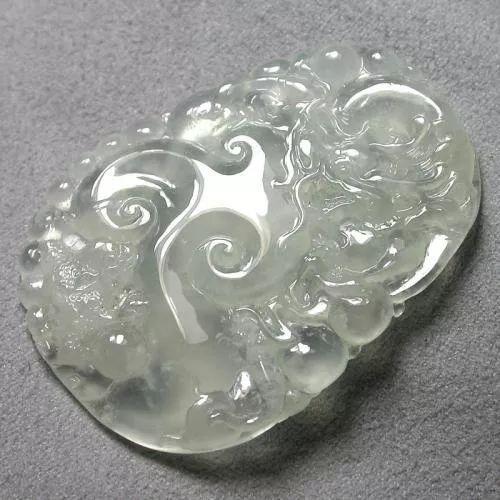 忠诚开运指南：生肖狗配饰旺人脉