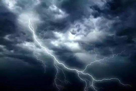 为什么下雨常常会伴随打雷闪电