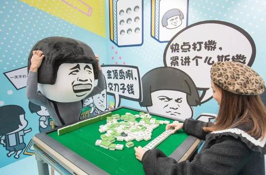 拍照圣地！魔性蘑菇头表情包展空降武汉，红红火火恍恍惚惚