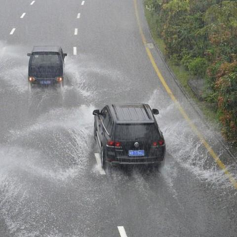 邕大靠边停车的正确步骤？