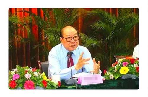 他7岁下南洋17岁丧父，做生意成功后返回家乡，终成一代爱国侨商