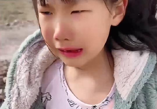 小学生不写作业想放羊，宝妈霸气实现她的愿望，小姑娘却崩溃哭了