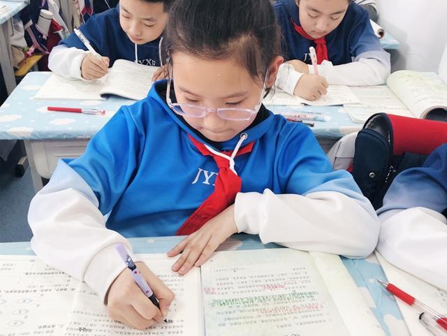 教育部辟谣取消教师寒暑假