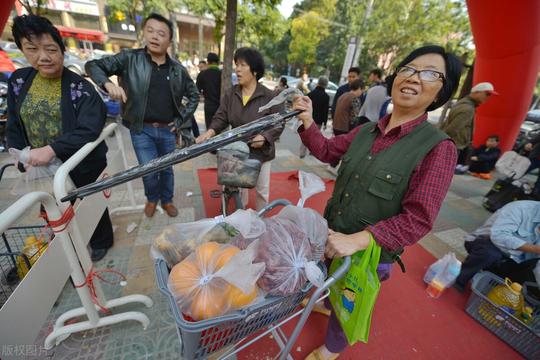 开实体店没生意，竞争对手太精？学会“社群营销”，赢在起跑线上
