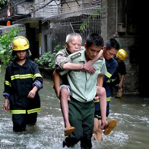 河南郑州暴雨是因为什么