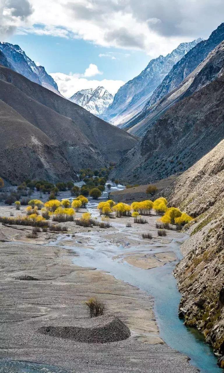 新疆旅游景点排行榜前十：不容错过的绝美之地