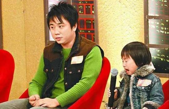 阿拉蕾赚钱养弟弟，小小彬累倒进医院，童星们比“妞妞”还要惨