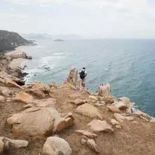 深圳鹿嘴山庄请问酒店楼下有沙滩吗？