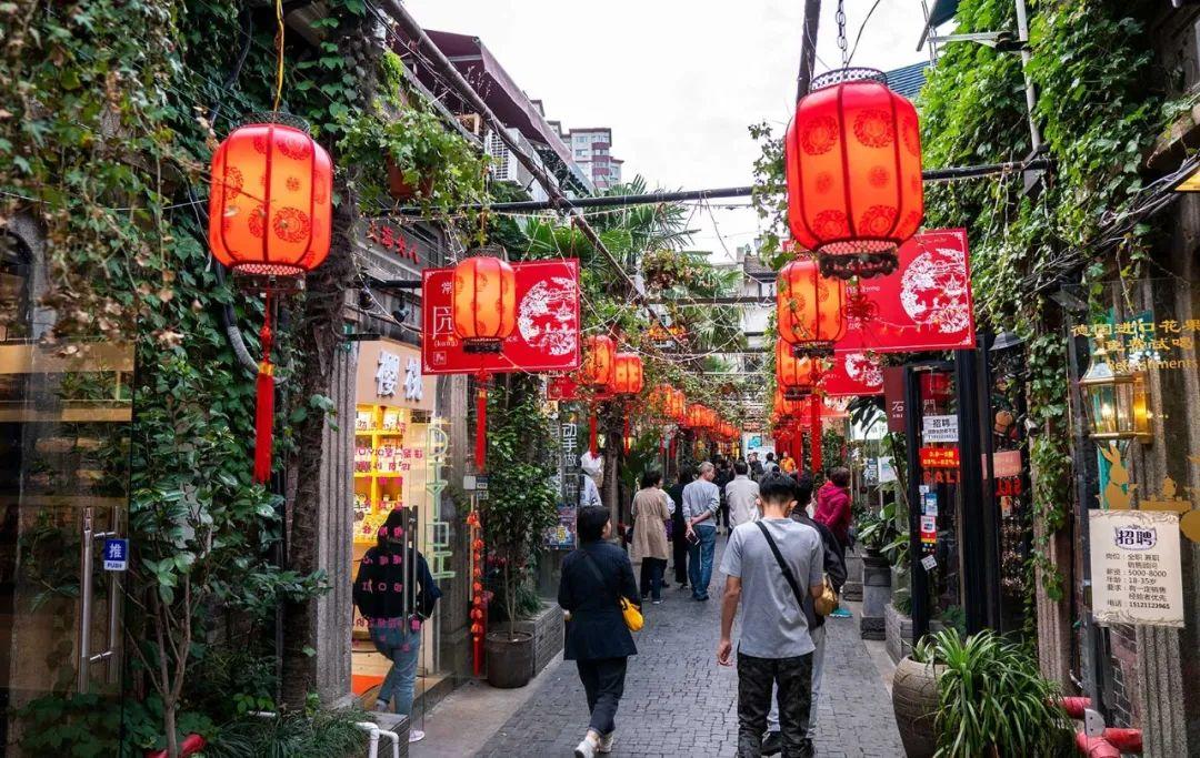 成都街上吃什么美食（摆摊做小吃什么生意好）