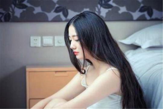 俗语：女人越离越胆大，男人越离越害怕，啥意思？道尽了人性现实