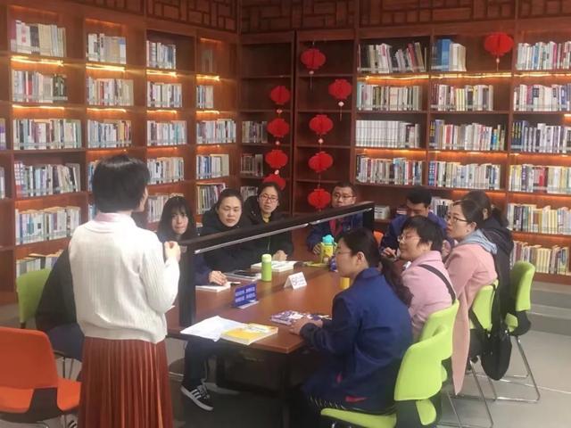 在图书馆看书发朋友圈感慨说说