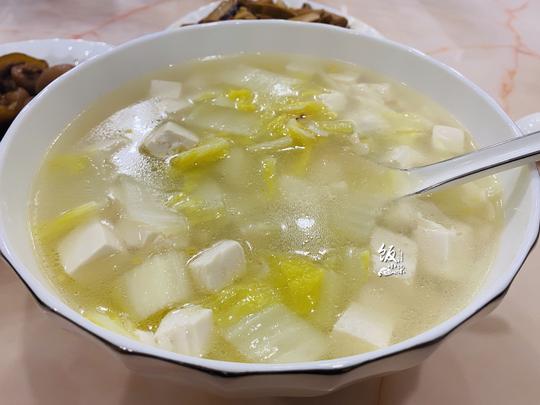 别小看这碗“白菜豆腐汤”，入秋后常喝，补充营养，强过人参汤