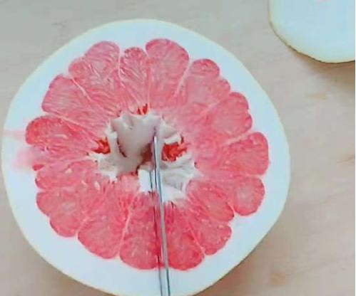 网红柚子剥法，简单三步剥出好看的柚子
