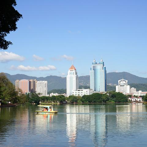 杭州市和福州市哪个大
