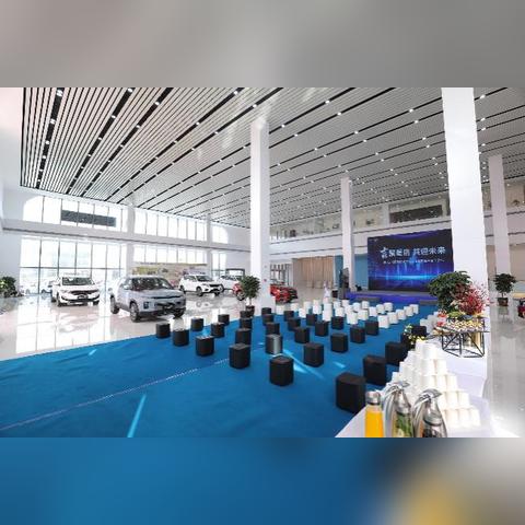 西安市距离地铁站附近的吉利4 S店？