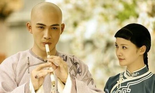 “清朝第一公子”纳兰容若的这首词，道尽了亘古亘今的相思