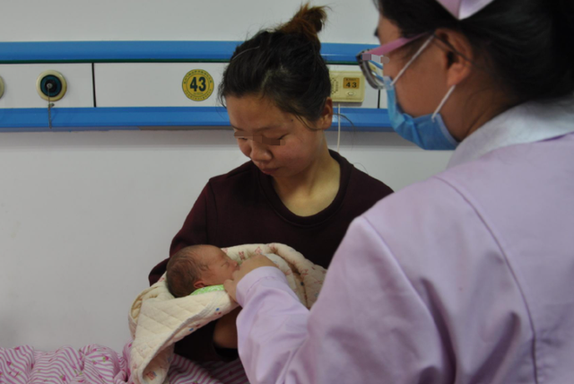 婴儿喂养的三个关键阶段