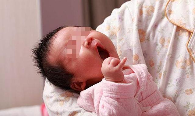 宝宝为什么横抱就哭竖抱就笑 宝宝为什么横抱就哭竖抱就笑