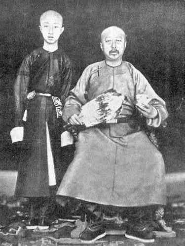他父亲、哥哥、儿子、孙子都是大清皇帝，却一生为奴，晚年被吓死