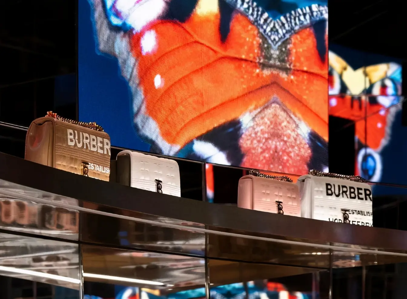 热风线下店是什么 线下店是什么